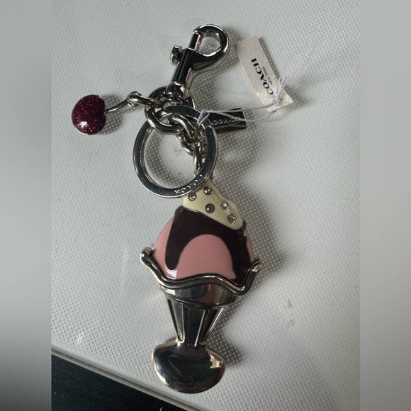 Rare Coach brand keychain. This can also be used as a bag charm. - Picture 1 of 9